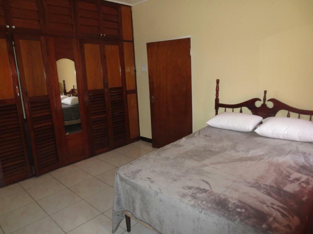 Chateau Yellow Mandeville Exterior foto