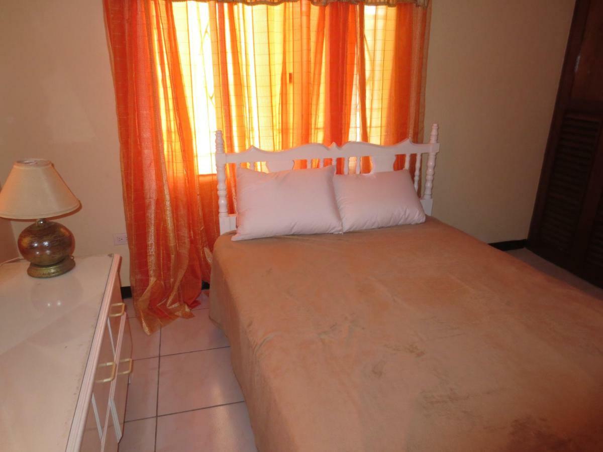 Chateau Yellow Mandeville Exterior foto
